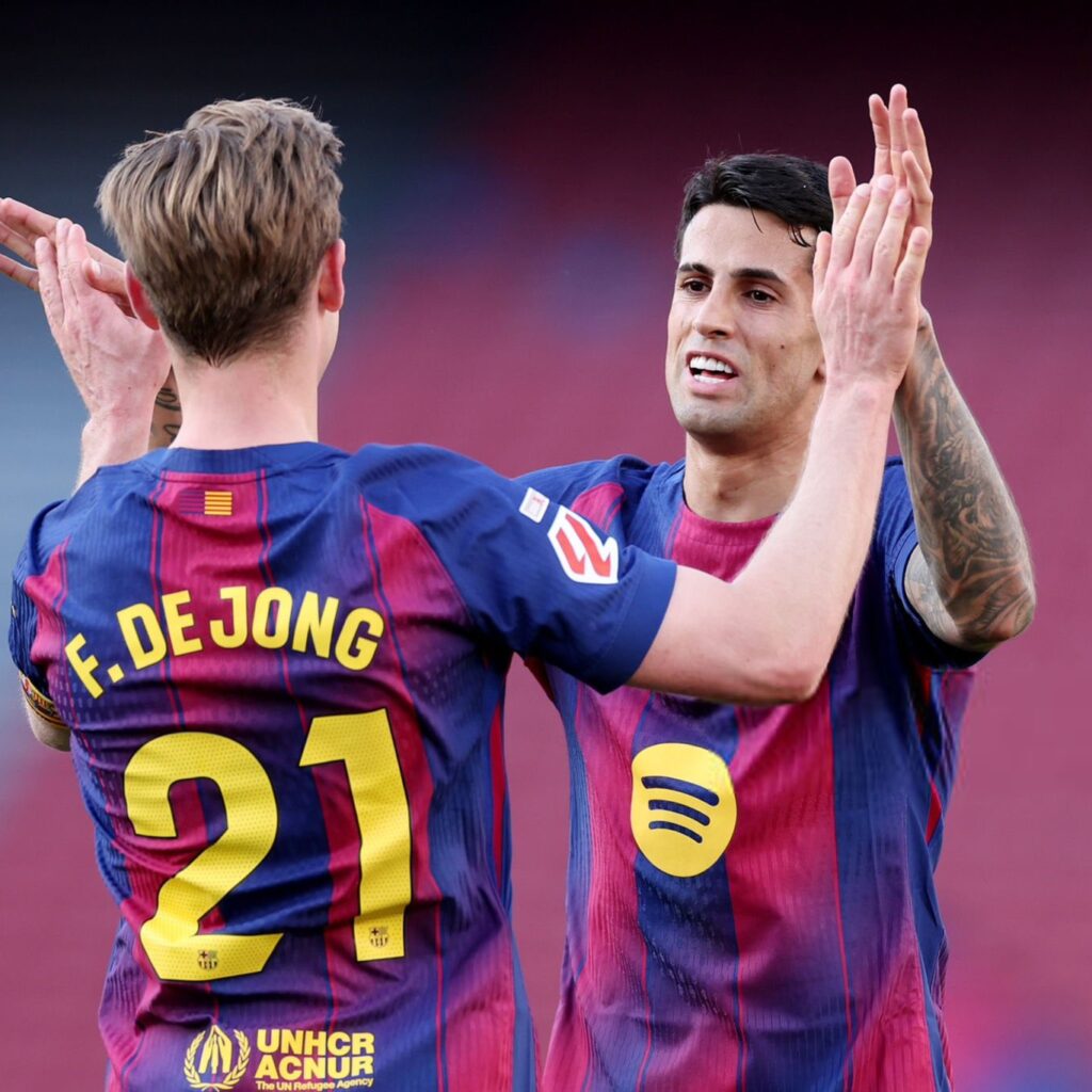 João Cancelo dostal od trénera Hansiho Flicka dôveru v základnej jedenástke