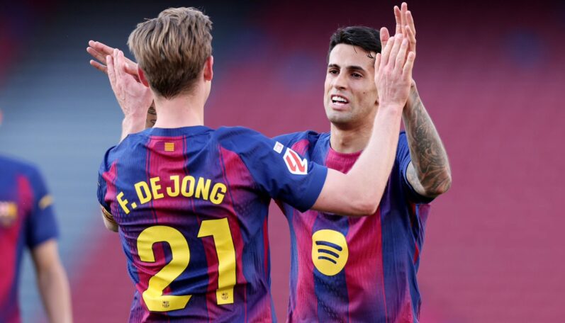 João Cancelo dostal od trénera Hansiho Flicka dôveru v základnej jedenástke