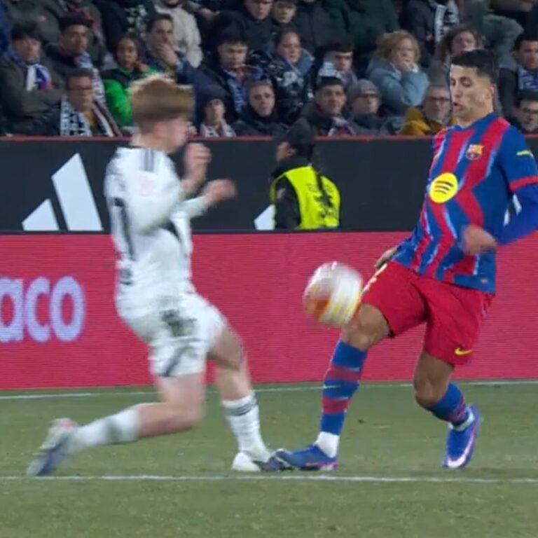 Cancelo nemal dostať druhú žltú kartu