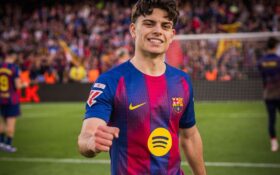 Xavi Espart v domácom drese Barcelony na Camp Nou