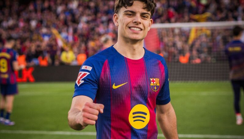 Xavi Espart v domácom drese Barcelony na Camp Nou