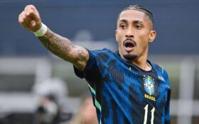 Barcelona oznámila zranenie Raphinhu a dĺžku jeho absencie