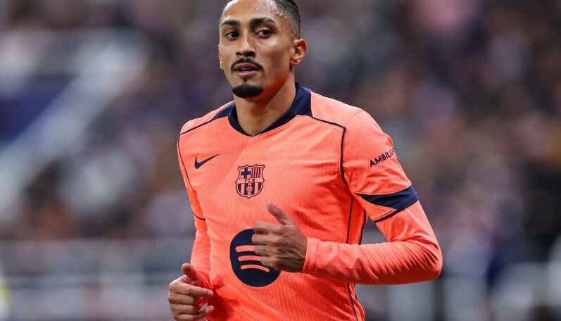 Koľko dostane Barcelona za Raphinhovo zranenie?