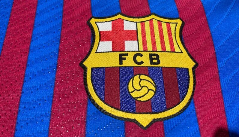 finálnu verziu dresu Barcelony na hosťovanie v novej sezóne 2026/27
