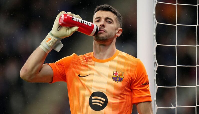 Joan García už odohral za Barcu toľko zápasov ako Szczesny