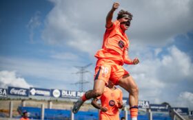 Fermín López oslavujúci gól za Barcu. Lewandowski asistoval Marcusovi na gól