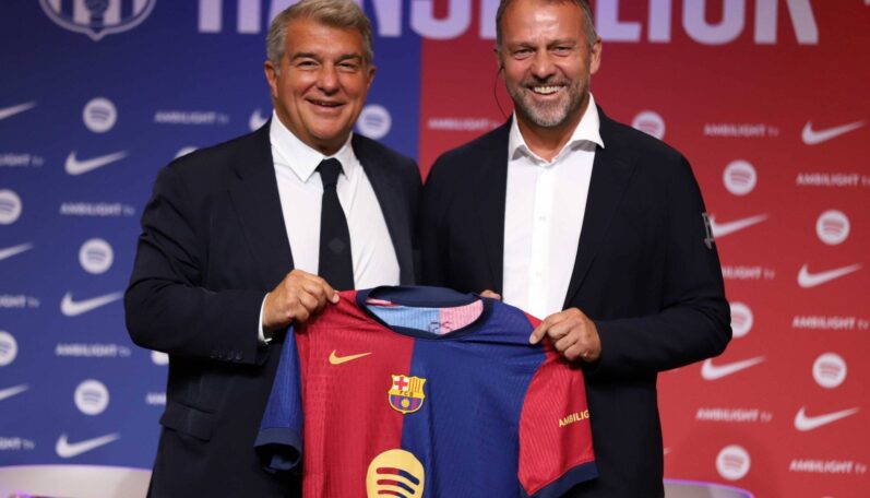 Hansi Flick a prezident klubu Joan Laporta bezprostredne po zápase spoločne na diaľku uslavovali dôležitú výhru.