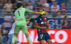 Gólman Realu Zaragoza sa totálne "zbláznil" pomýlil si futbal