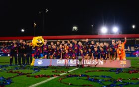 Nejprve zdolaly Levante, poté hráčky Barcy převzaly pohár pro šampionky Ligy F