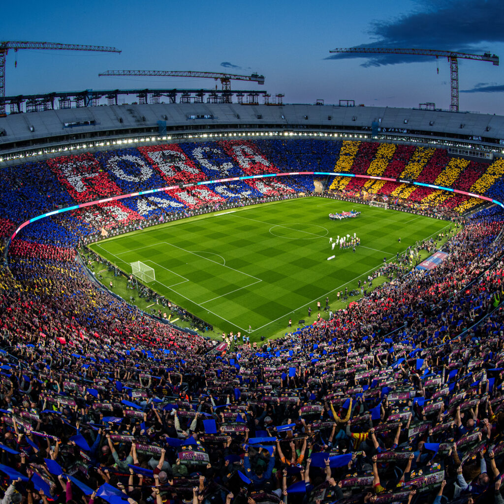 Camp Nou počas El Clasica. Messi oslavuje majstrovský titul Barcelony