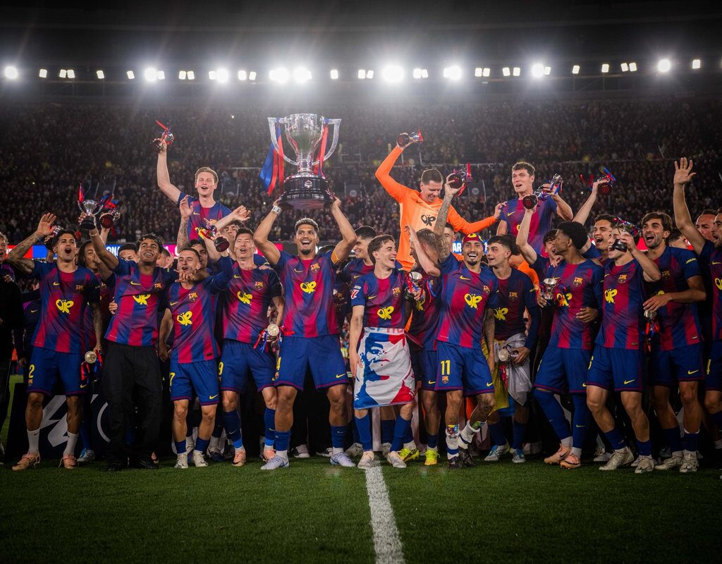 Barcelona ziskala titul majstro LaLigy. Hráči oslavovali titul v uliciach, nechýbal ani Wojciech Szczęsny