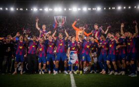 Barcelona ziskala titul majstro LaLigy. Hráči oslavovali titul v uliciach, nechýbal ani Wojciech Szczęsny