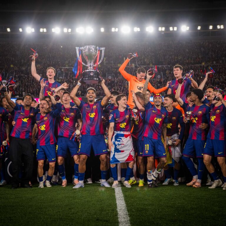 Barcelona ziskala titul majstro LaLigy. Hráči oslavovali titul v uliciach, nechýbal ani Wojciech Szczęsny