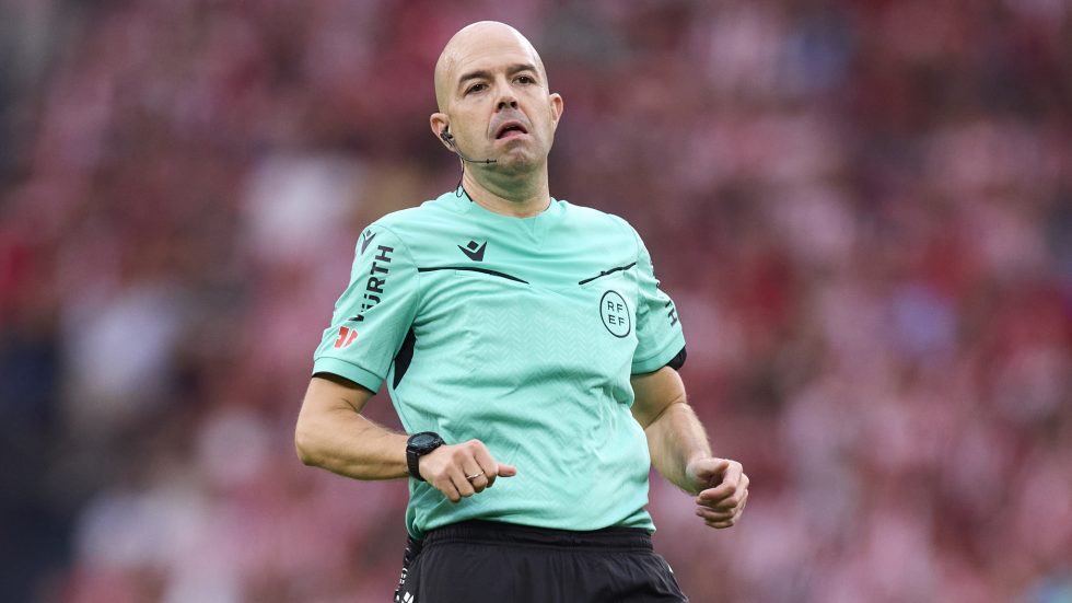 Rozhodca Pablo González Fuertes. Podľa informácií jeho meno v súťaži LaLige neuvidíme
