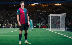 Má šancu poskočiť Lewandowski v historických strelcoch Barcy?