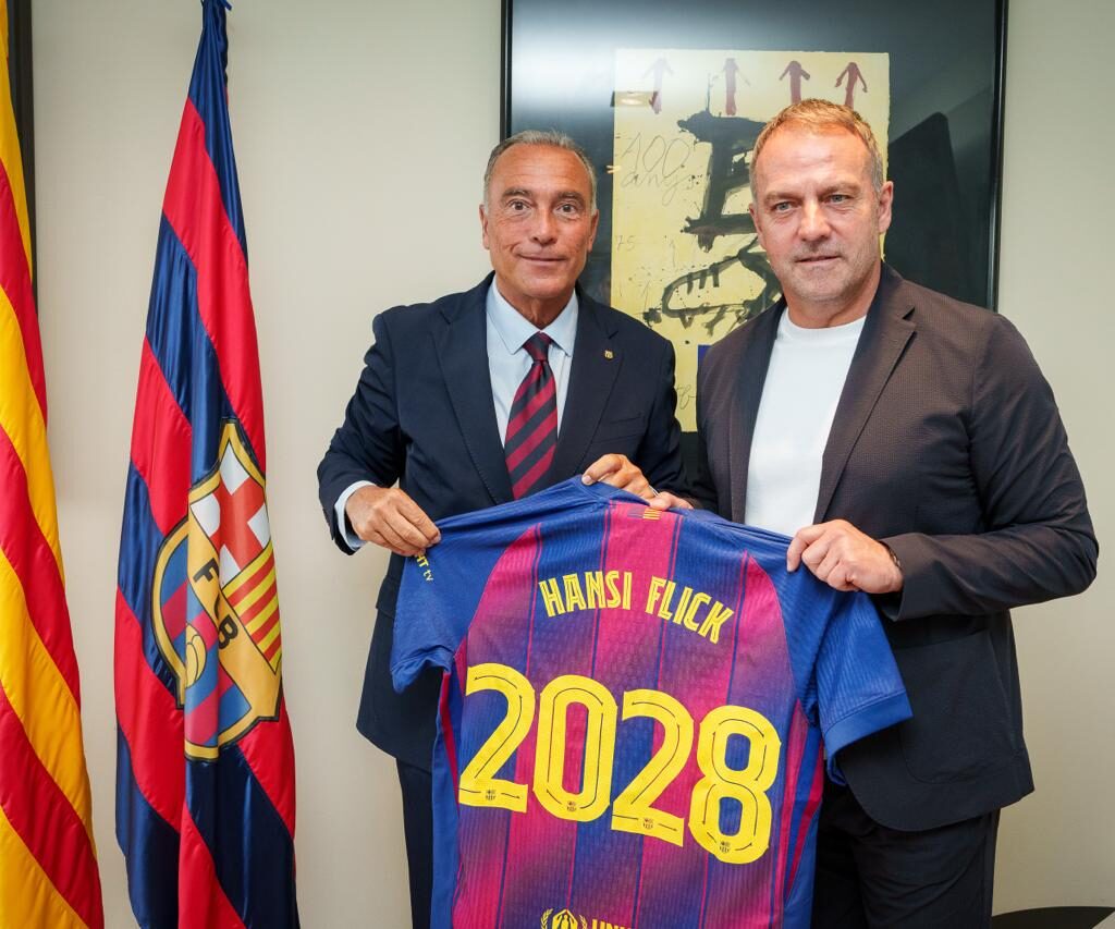 OFICIÁLNE: Hansi Flick predĺžil zmluvu s Barcelonou do roku 2028