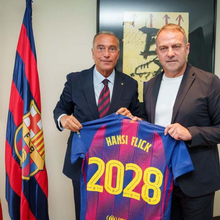 OFICIÁLNE: Hansi Flick predĺžil zmluvu s Barcelonou do roku 2028