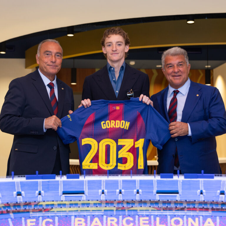 Liverpool chcel podpísať Gordona, ale on chcel iba Barcelonu