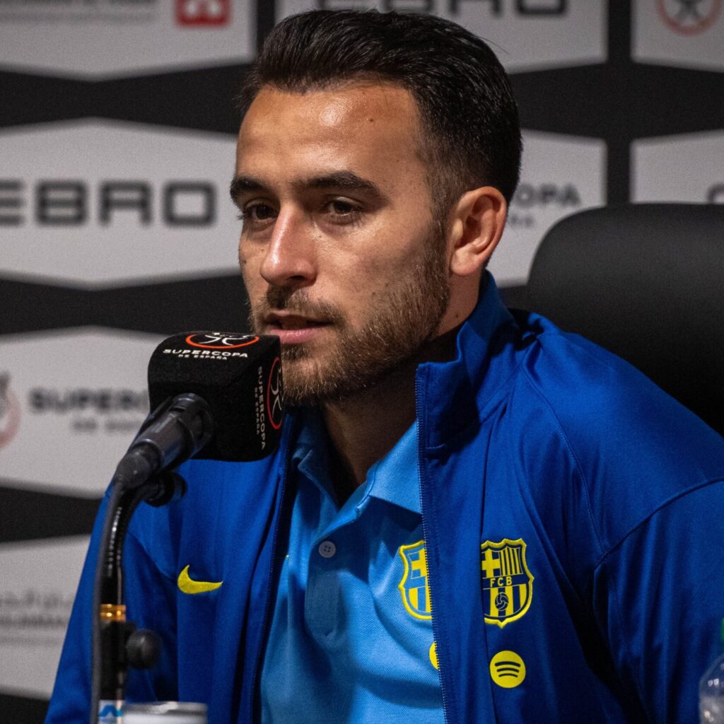 Eric García: Myslím si, že nás Flick klame a dokonale rozumie všetkému