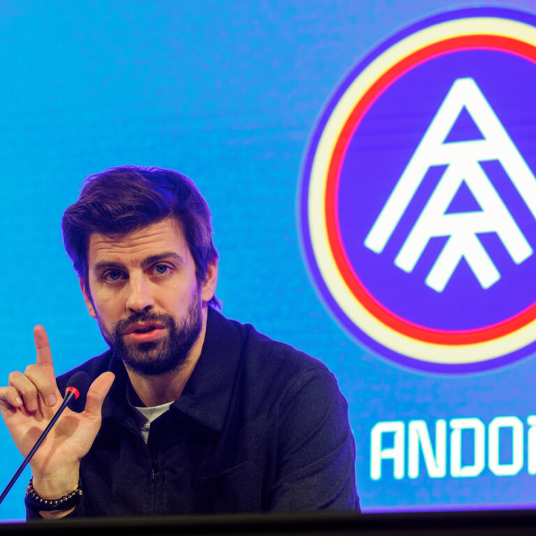 Piqué dostal dvojmesačný dištanc