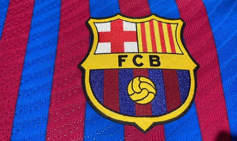 Fanúšikovia si pomýlili futbalistku Barcelony s Raphinhom, fanúšička zastavila auto a povedala ty na to ku*va kašleš... [VIDEO]