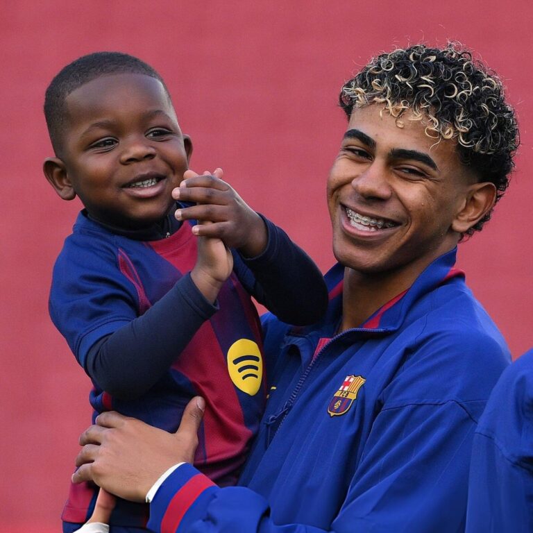 Mladší brat Lamineho Yamala mal vymenovať päť hráčov Barcelony.